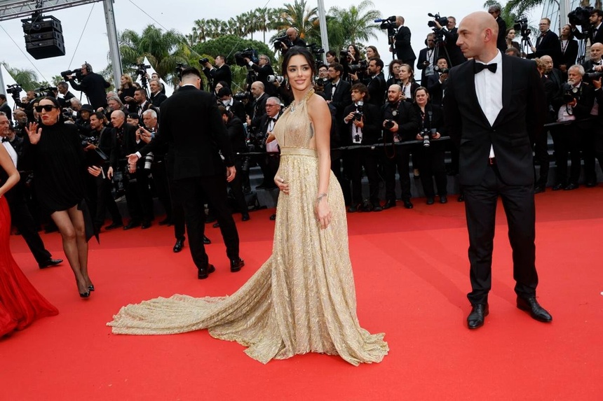 Neymar's Girlfriend Flaunts Her Baby Bump at Cannes - 24H Beauty